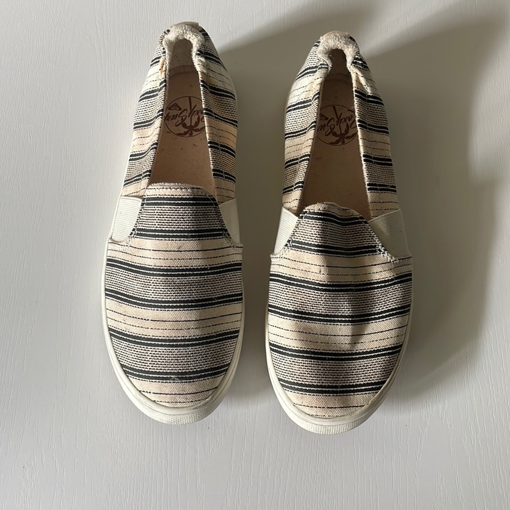 Roxy slip on shoes